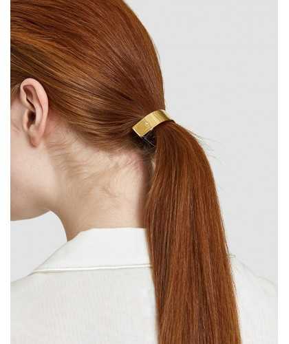 sleek ponytail for red hair